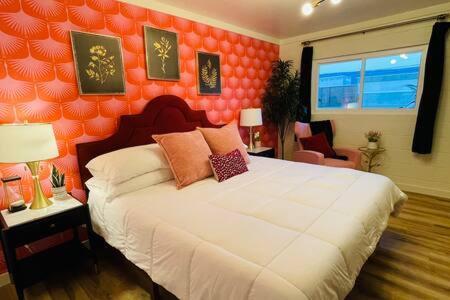 Pretty N Pink Room #5 At The Groovy Nomad Motel Trenton Zewnętrze zdjęcie